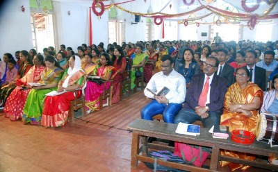 India soaks in Christmas festivities 