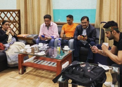 Good company but no one to talk to: Asha Bhonsle captions a photo