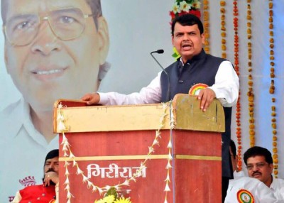 Nagpur cop delivers summons to Devendra Fadnavis for non-disclosure of criminal cases in poll affidavit