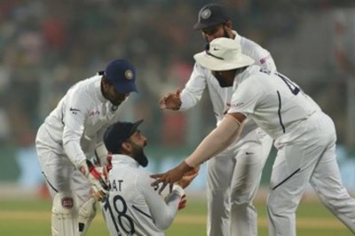 Ishant Sharma picks up four wickets as Bangladesh struggle at 152/6, trail India by 89 runsÂ 