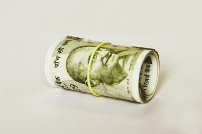 Indian Rupee falls by 19 paise against USD