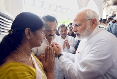 EC and IT are part of Modi tie-up: Kanimozhi accuses after IT raids