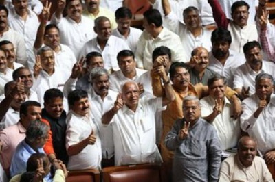 Cong-JD(S) coalition govt falls, Yeddyurappa set to become Karnataka CM for fourth time