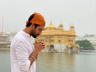 Sardar Udham Singh: Actor Vicky Kaushal visits Golden Temple  