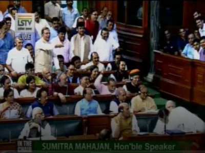 Rahul sends 'hug' to Modi after Rajiv Gandhi corrupt remark