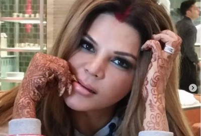 Bollywood actress Rakhi Sawant marries NRI Ritesh