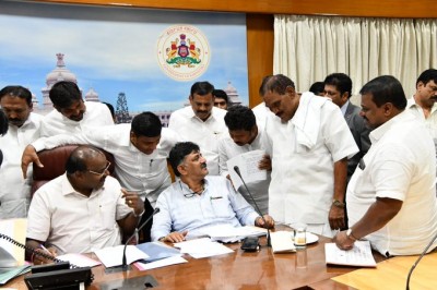 Karnataka Congress leader Shivakumar stopped outside hotel where rebels lawmakers are staying