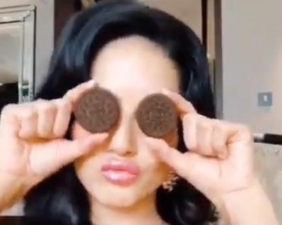 Sunny Leone shares funny video with Oreo