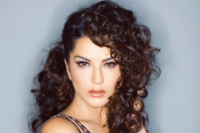 Sunny Leone posts yet another attractive image of herself in her 'Sunday Mood'