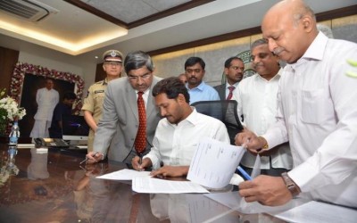 After taking oath, Andhra CM Jagan Mohan Reddy enters his chamber for first time