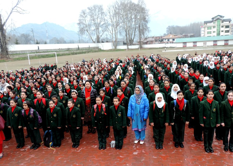 Schools reopen in Kashmir