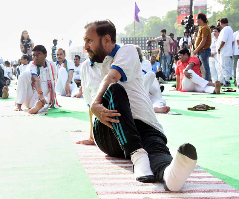 Modi leads International Yoga Day as ministers join him in performing yoga