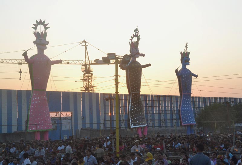 Sonia Gandhi, Prez Kovind attend Dussehra celebrations 