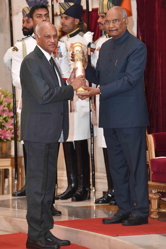 President Ram Nath Kovind presents the Padma Awards