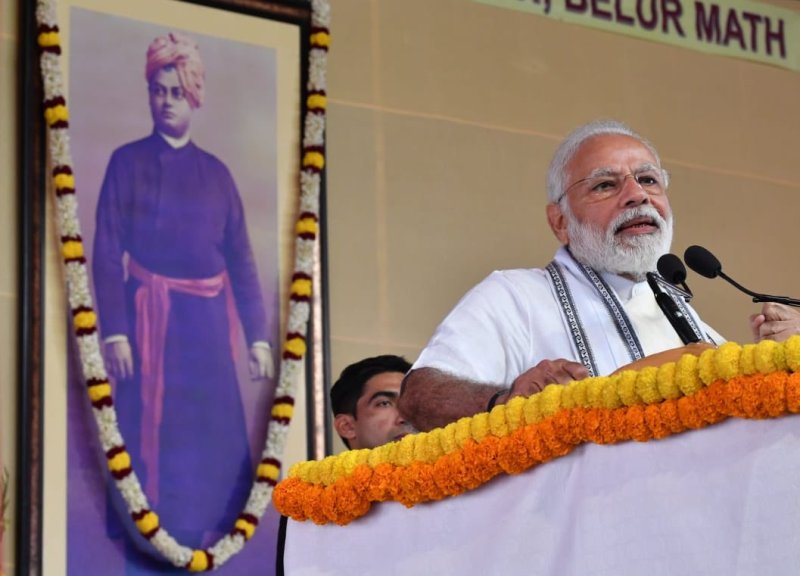 PM Modi pays tribute to Swami Vivekanada at Kolkata's Belur Math