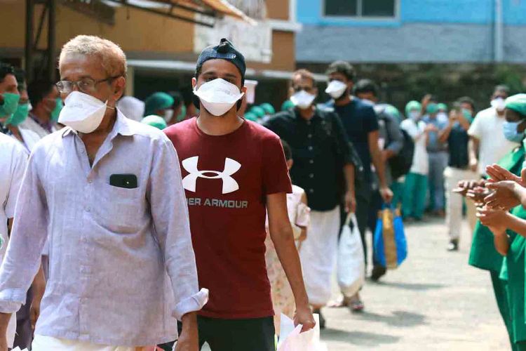 Discharged Covid patients given see-off by hospital staffs in Kannur