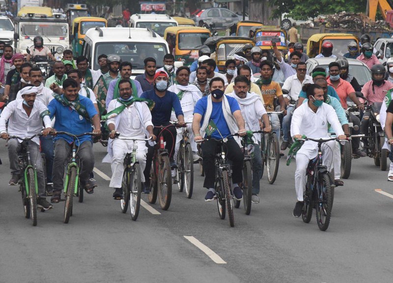 RJD protests against fuel price hike in Patna