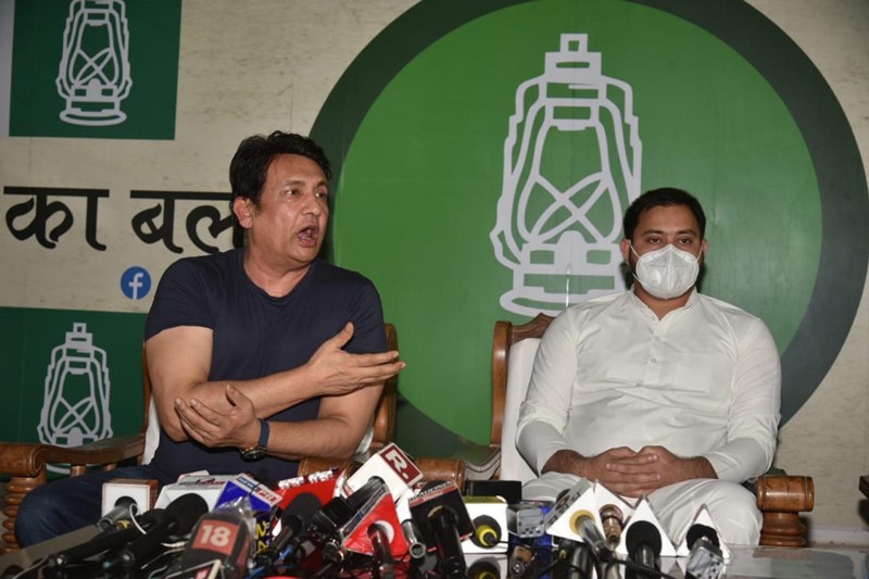 Shekhar Suman addresses a press conference Â in Patna