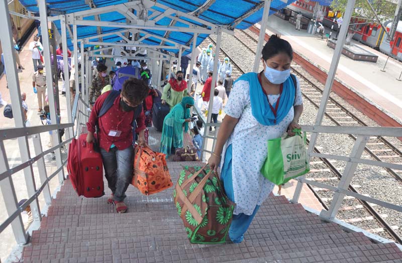 Migrant workers arrive by Shramik special train to West Bengal