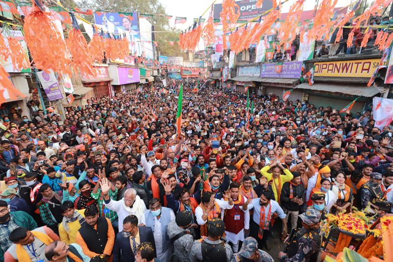 West Bengal: Amit Shah participates in Bolpur roadshow