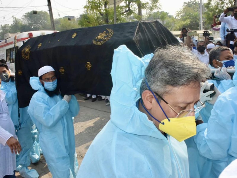 Mortal remains of Congress leader Ahmed Patel taken to Bharuch