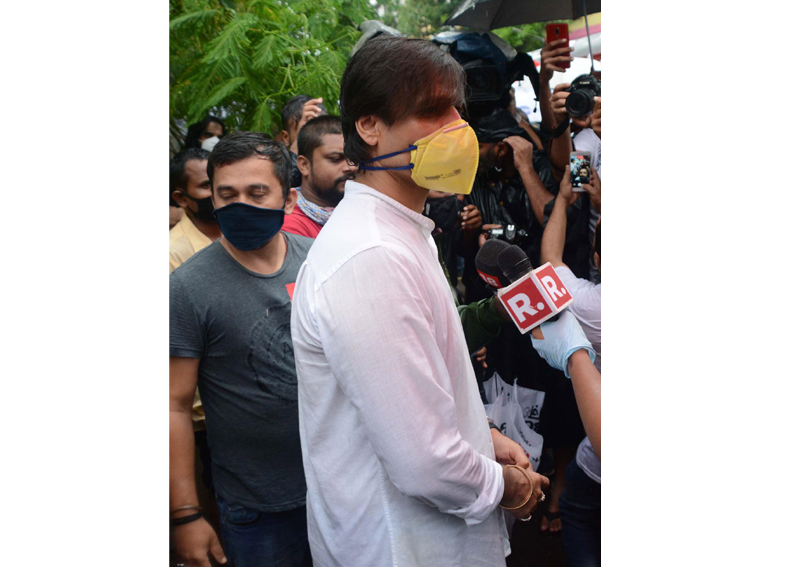 Kriti Sanon attends Sushant Singh Rajput's last rites