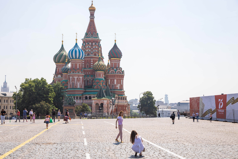 Moscow: People take photos at Red Square