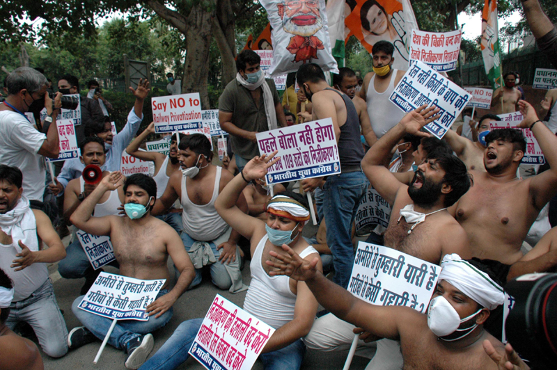 Congress protests Indian Railway privatisation in Delhi