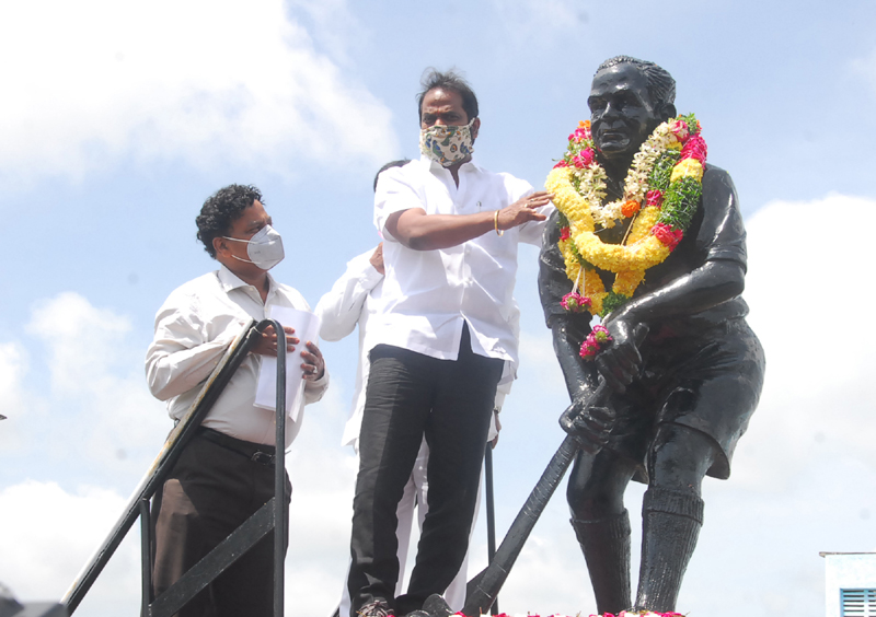 Tributes to Hockey legend Dhyan Chand on National Sports Day