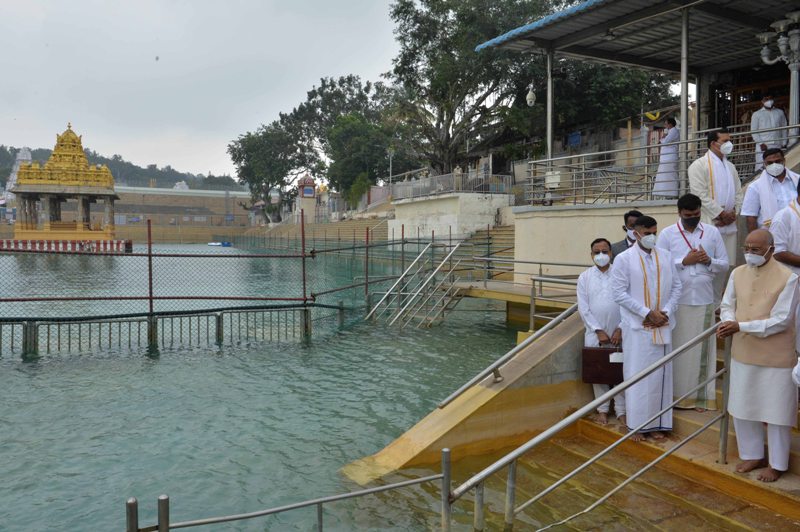 President Ram Nath Kovind prays at Sri Venkateswara Swamy Temple