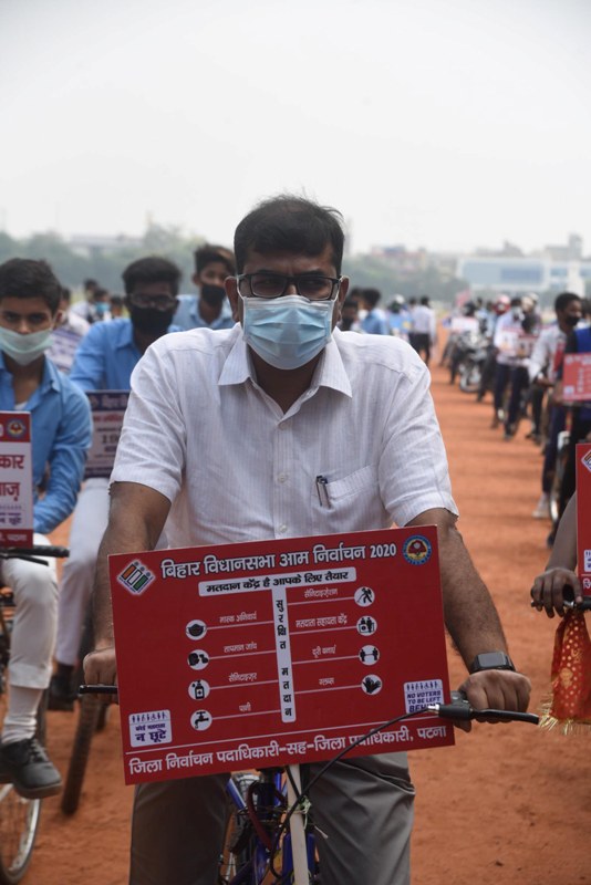 Nitish Kumar pays tribute to Ram Manohar Lohia