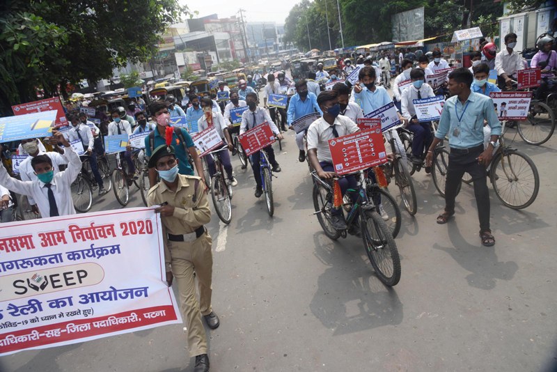 Nitish Kumar pays tribute to Ram Manohar Lohia