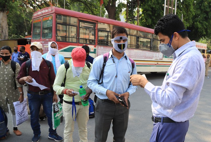 COVID-19: Stranded students return home in Prayagraj 