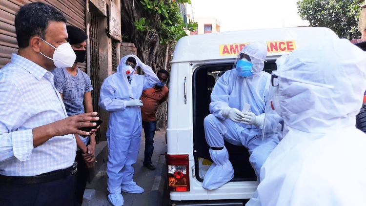 West Bengal Minister Firhad Hakim inspects Swab Testing in Kolkata