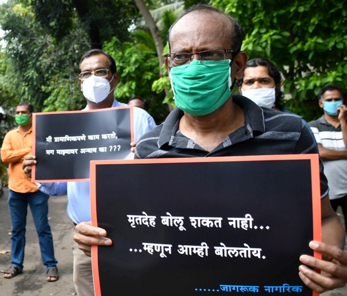 Protest against burning of Covid dead bodies in Mumbai
