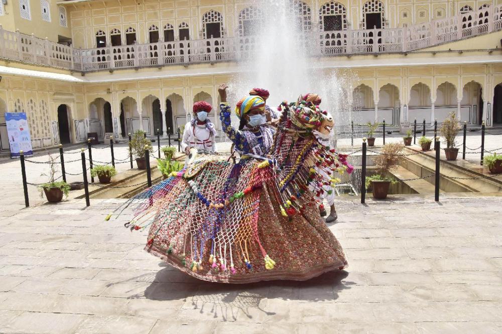 Covid-19 awareness: Artists performing at Hawa Mahal