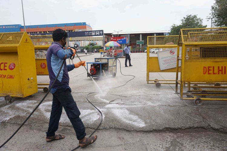 Sanitsation drive in New Delhi railway station complex