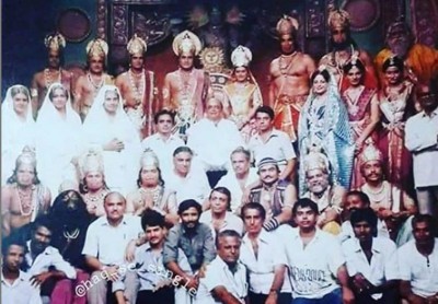 Dipika Chikhlia shares picture of Ramayana cast on Instagram