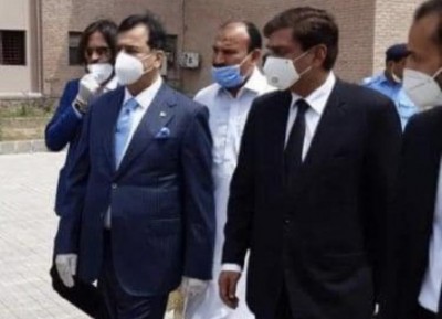 Former Pakistan PM Yousuf Raza tests positive for COVID-19  