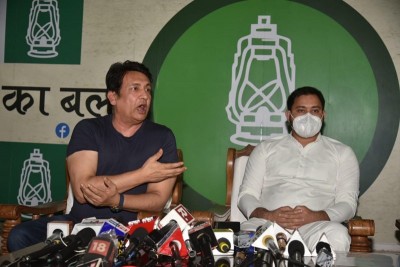 Shekhar Suman addresses a press conference Â in Patna