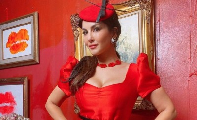 Sunny Leone looks ravishing in red dress 