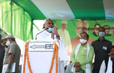 Bow to people's mandate, thankful to PM for support: Nitish Kumar on Bihar win