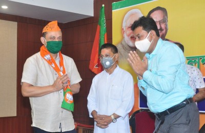 Assam BJP welcomes Hemanta Kumar Neog to party