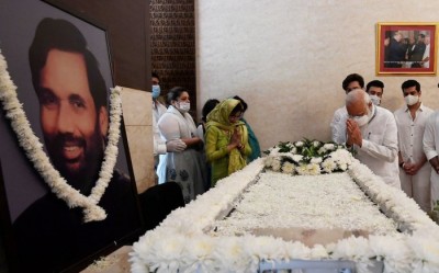 PM Modi pays last respects to mortal remains of Ram Vilas Paswan