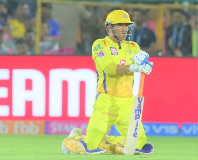MS Dhoni faces flak from Gautam Gambhir, Kevin Pietersen for batting at number 7 in IPL