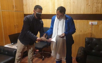 Jammu and Kashmir: District Olympic Association Kargil call on Secy YSS