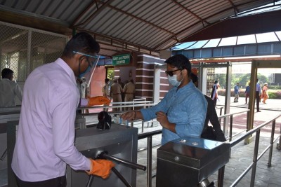 India registers 46,232 new COVID-19 cases, 564 deaths in past 24 hours 