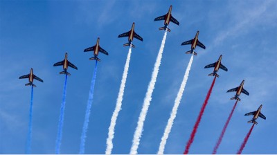 France plans to build bigger, costlier aircraft carrier