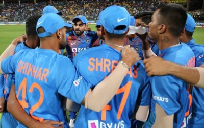 Shikhar Dhawan, Hardik Pandya return to Indian squad for SA series  