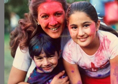 Sara Ali Khan looks cute in her Wednesday throwback image which also features mom Amrita Singh 